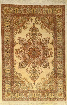 Seiden Kaisery alt, Türkei, ca. 50 Jahre, reine Naturseide, ca. 224 x 153 cm, EHZ: 2-3