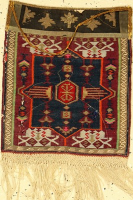 Kaukausiche Taschenfront, um 1910, Wolle mit Metall, ca. 38 x 31 cm, EHZ: 2-3