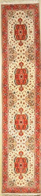 Feiner Täbriz, Persien, ca. 30 Jahre, Korkwolle mit Seide, ca. 386 x 83 cm, EHZ: 2