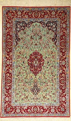 Feiner grüner Esfahan, Persien, ca. 30 Jahre, Korkwolle mit und auf Seide, ca. 157 x 110 cm, EHZ: 2