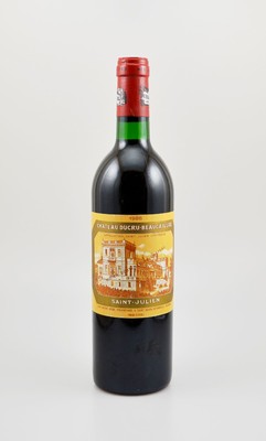 1 Flasche 1986 Chateau Ducru-Beaucaillou, Saint-Julien, ca. 75 cl, 12,5 % Vol., Füllstand: ca. into neck, sehr guter Erhaltungszustand, unverkostet, ...