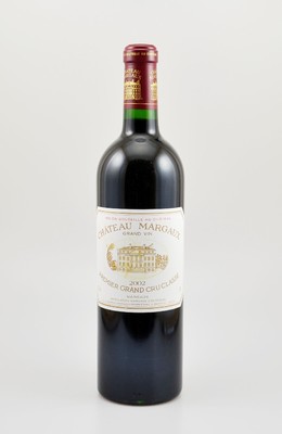 1 Flasche 2002 Chateau Margaux, Margaux, Premier Grand Cru Classe, 75 cl, 13 % Vol., Füllstand: into neck, Etikett min. beschmutzt, unverkostet, 95 ...
