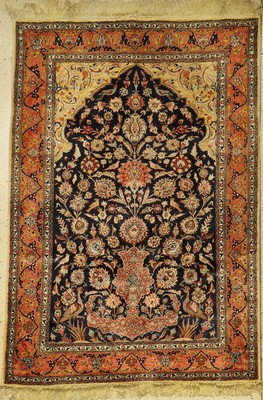 Feiner Seiden & Metall Täbriz alt, Persien, um 1940, reine Naturseide mit Metallbrokat, ca. 205 x 145 cm, EHZ: 2. Edel und dekorativ, selten.