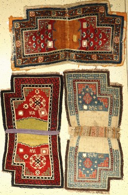 (3 Lots) Tibetische "Sattel", (Publiziert),Tibet, um 1890-1920, Wolle/Wolle, Publiziert bei Koos de Jong