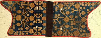 Khotan Sattel antik "Fragmen", (Publiziert) Ostturkestan, 19.Jhd., Wolle auf Baumwolle, ca. 155 x 57 cm, Publiziert bei Koos de Jong