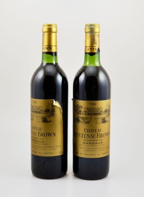 2 Flaschen 1982 Chateau Cantenac Brown, Margaux, je ca. 75 cl, Füllstände: je ca. top shoulder, Etiketten z.T. l. besch., unverkostet, Provenienz: ...