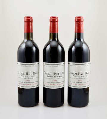 3 Flaschen 1995 Chateau Haut-Bailly, Pessac-Leognan, Grand Cru Classe de Graves, je ca. 75 cl, 13 % Vol., Füllstände: ca. 1x into neck & 2x top ...
