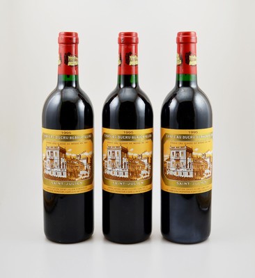 3 Flaschen 1995 Chateau Ducru-Beaucaillou, Saint-Julien, Grand Cru Classe, je ca. 75 cl, 13 % Vol., Füllstände: je ca. into neck, hervorragende ...