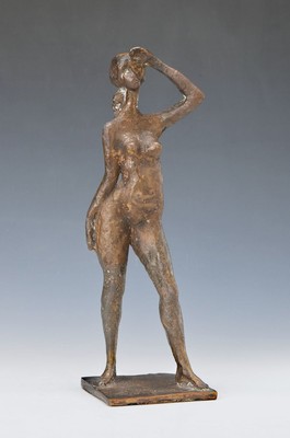 Hans Schröder, 1930 Saarbrücken - 2010, stehender Akt blickt in die Ferne, Bronzeguß, am Sockel sign. Hans Schröder, H. ca. 38 cm