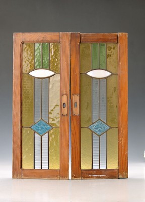 Paar Bleiglasfenster, Frankreich, um 1910, aus bunten teils reliefierten Glasteilen in orig. Holzrahmen, diese besch., ca. 57x22cm