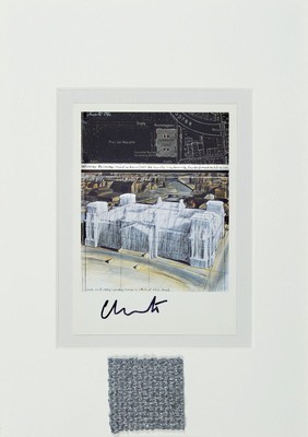 Christo und Jeanne Claude, geb. 1935, Multiple mit Original Stoff, handsigniert, "Verhüllter Reichstag", ca. 29 x 20 cm, Rahmen23 x 32 cm