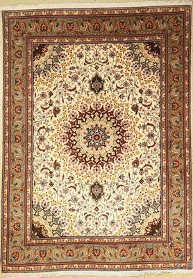Täbriz fein, Persien, ca. 40 Jahre, Korkwolle mit Seide, ca. 205 x 147 cm, Mottenfraß