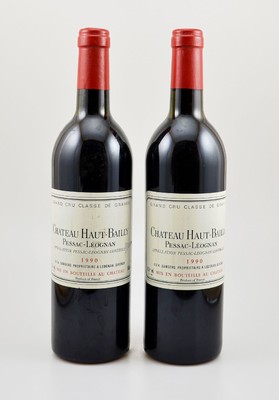 2 Flaschen 1990 Chateau Haut-Bailly, Pessac-Leognan, Grand Cru Classe de Graves, je ca. 75 cl, 12,5 % Vol., Füllstände: je ca. top shoulder, ...