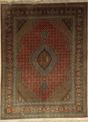 Täbriz fein, Persien, ca. 30 Jahre, Korkwolle mit Seide, ca. 200 x 152 cm, Leichtes Mottenfraß, EHZ: 2