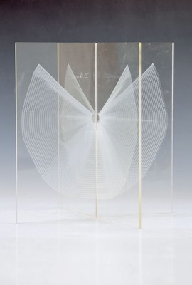 Heinz Mack, geb. 1931, Objekt, weißer Siebdruck auf Plexiglas, signiert und datiert 80, ca. 24x24x24cm