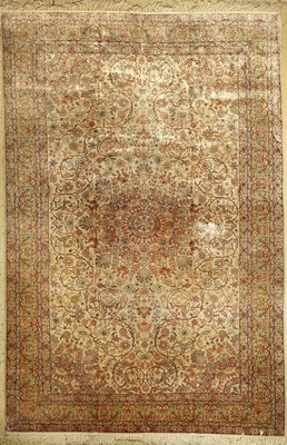 Kaisery, Türkei, ca. 40 Jahre, reine Naturseide, ca. 304 x 204 cm, 2-3