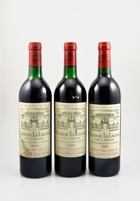 3 Flaschen Chateau La Lagune, Jahrgänge: 2x 1988 & 1x 1995, Haut-Medoc, Grand Cru Class, je ca. 75 cl, 12,5 % bzw. 13 % Vol., Füllstände: 2x top ...