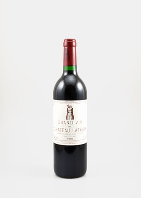 1 Flasche 1992 Chateau Latour, Pauillac, Premier Grand Cru Classe, ca. 75 cl, 12,5 % Vol., Füllstand: ca. into neck, Etikett min. beschmutzt, ...