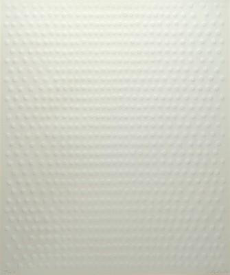 Günther Uecker, geb. 1938, Präge-druck auf handgeschöpftem Papier, unten rechts handsigniert, num. 16/125, dat. 1973, Blattgr. 60 x 50 cm, unter ...