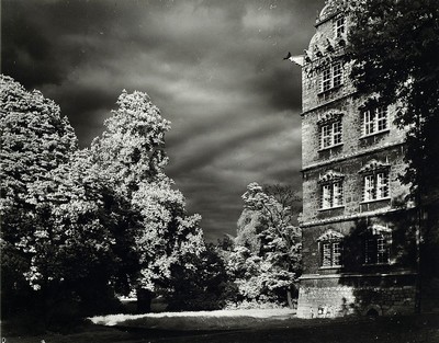 Heinrich Heidersberger, 1906-2006,, Fotografie, Silbergelatine-Abzug, orig. Abzug von 1958, Infrarot-Aufnahme, Schloß Wolfsburg, Fotografie 23.5 x ...