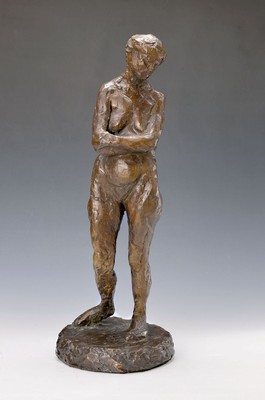 Hans Purrmann, 1880 Speyer-1966 Basel, Studium in Karlsruhe, Meisterschüler von Franz von Stuck, Hier: Bronzeskulptur, Mädchen mit verschränkten ...