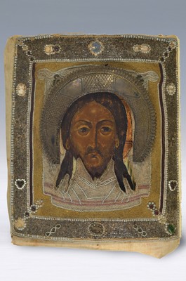 Ikone, Ukraine, um 1830-40, Christus Pantokrator, Tempera auf Holz, Oklad Stoff reich mit Glasperlchen bestickt, lose, ca. 31x27cm, Altersspuren