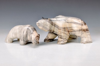 Micahael Binkley, geb. 1960 Canada, zwei Bärenskulpturen aus kanadischem Marmor, L.ca. 18 und 22 cm, kleiner Bär an zwei Pfoten bestossen, dazu mit ...