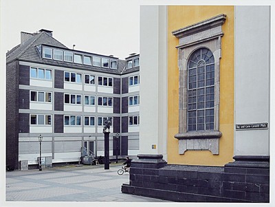 Thomas Struth, geb. 1954, "Düsseldorf Altstadt", handsigniert und nummeriert 11/50, 40 x 50 cm, Rahmen 43.5 x 53.5 cm, aus 2004