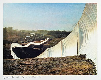 Christo, 1935 - 2009, Running Fence california Heliogravur auf BFK Papier, handsigniert und num. 54/60, sign. von Christo und Frau Jeanne, ca. 40 x ...