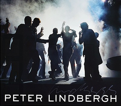 Peter Lindbergh, 1944 - 2019, Offsetlitho, aus 2008, handsigniert, ca. 84 x 59.5 cm, Moenchehaus Museum Goslar Rahmen 67 x 87 cm