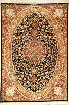 Seiden Ghom sehr fein (Sig.), Persien, ca. 15 Jahre, reine Naturseide, ca. 200 x 136 cm, ca. 1,0 Mio. Kn/qm, sehr hochwertig, EHZ: 1-2,(fachkundig ...