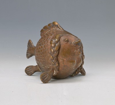 Gernot Rumpf, geb. 1941 Kaiserslautern, Tochter Fisch, Bronzeskulptur aus den 1980er Jahren, signiert, H. ca. 13cm