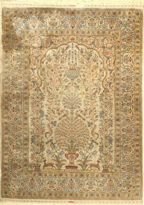 Hereke, China, ca. 40 Jahre, reine Naturseide, ca. 174 x 126 cm, EHZ: 4