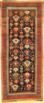 Früher Seltener Kasak antik, Ostkaukasus, 1.Hälfte 19.Jhd., Wolle geknüpft auf Wolle. Früher Kaukase im sogenannten Long-Rug Format mit ...