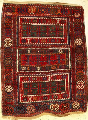 Sehr feiner Yürük antik (Mit Bunten Glückssträhnen), Ostanatolien, Ende 19.Jhd., Wolle geknüpft auf Wolle, Rückseitig mit 91 bunte ...