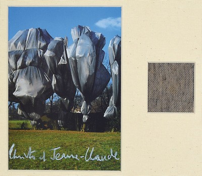 Christo, 1935 - 2020, "Wrapped Trees Switzerland", signiert, mit orig. Stoffstück aus dem Projekt, Unikatcharakter, 26 x 22 cm, unter ...