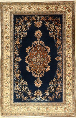 Ghom Kork alt, Persien, ca. 60 Jahre, Korkwolle mit Seide, ca. 213 x 141 cm, Seiden Medaillon, EHZ: 2-3