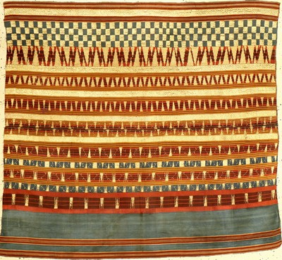 Indonesisches "Zeremonial-Textil" (Metallbroschiert) antik, Indonesien, 19.Jhd., Metallstickerei auf Seiden-Baumwollgewebe. Seltenes ...