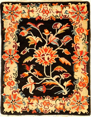 Schigatse "Jabuye" alt (Lotus), Südtibet, um 1920, Wolle geknüpft auf Wolle. Seltene tibetische Jabuye mit geschmackvollen Lotus Design, ...