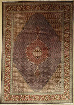 Tabriz fein, Persien, ca. 30 Jahre, Korkwolle mit Seide, ca. 289 x 202 cm, EHZ: 2-3
