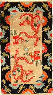 Seltener Schigatse Khaden alt (Drachen & Lotus), Südtibet, um 1920, Wolle geknüpft auf Wolle. Hochdekorativer Khaden mit zwei rote Drachen und ...
