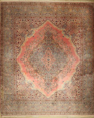 Kirman, Persien, ca. 40 Jahre, Wolle auf Baumwolle, ca. 426 x 352 cm, EHZ: 2(Flecken)
