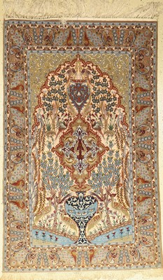 Esfahan fein, Persien, ca. 50 Jahre, Korkwolle mit und auf Seide, ca. 178 x 112 cm,leichte Mottenfras am Rand, EHZ: 2