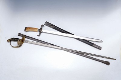 Hirschfänger, deutsch, um 1895-1900, Griff Hirschhorn, Schärfung sekundär, Originalscheide, Beimesser fehlt, L.ca.70cm