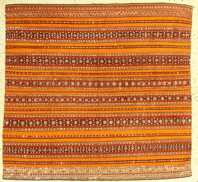 Feines indonesisches "Zeremonial-Textil" (Metall-Highlights) antik, Indonesien, um 1900, Metallstickerei auf Baumwolle. Seltenes Textil ...