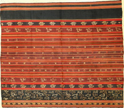 Feines indonesisches "Zeremonial-Textil" (Metall-Highlights) antik, Indonesien, um 1900, Metallstickerei auf Baumwolle. Sehr seltenes ...