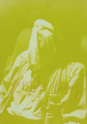 Joseph Beuys, 1921 - 1986, Multiple, handsigniert, "Joseph Beuys auf dem Flug nach Amerika", hellgrün, aus 1974, unter Glas, Rahmen: 26 x ...