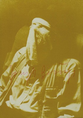 Joseph Beuys, 1921 - 1986, Multiple, handsigniert, "Joseph Beuys auf dem Flug nach Amerika", ocker, aus 1974, unter Glas, Rahmen: 26 x 20 cm