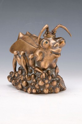Gernot Rumpf, geb. 1941 Kaiserslautern, Bronzeskulptur "Reblaus", humoristische Interpretation der Plage der Winzer, die weibliche Reblaus ...