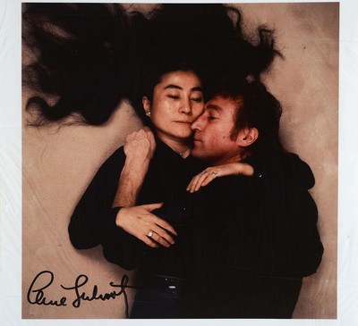 Annie Leibovitz, geb. 1949 in Waterburg, US-amerikanische Fotografien, sie zählt zu den bekanntesten Fotografen der Welt, hier: Yoko Ono und John ...